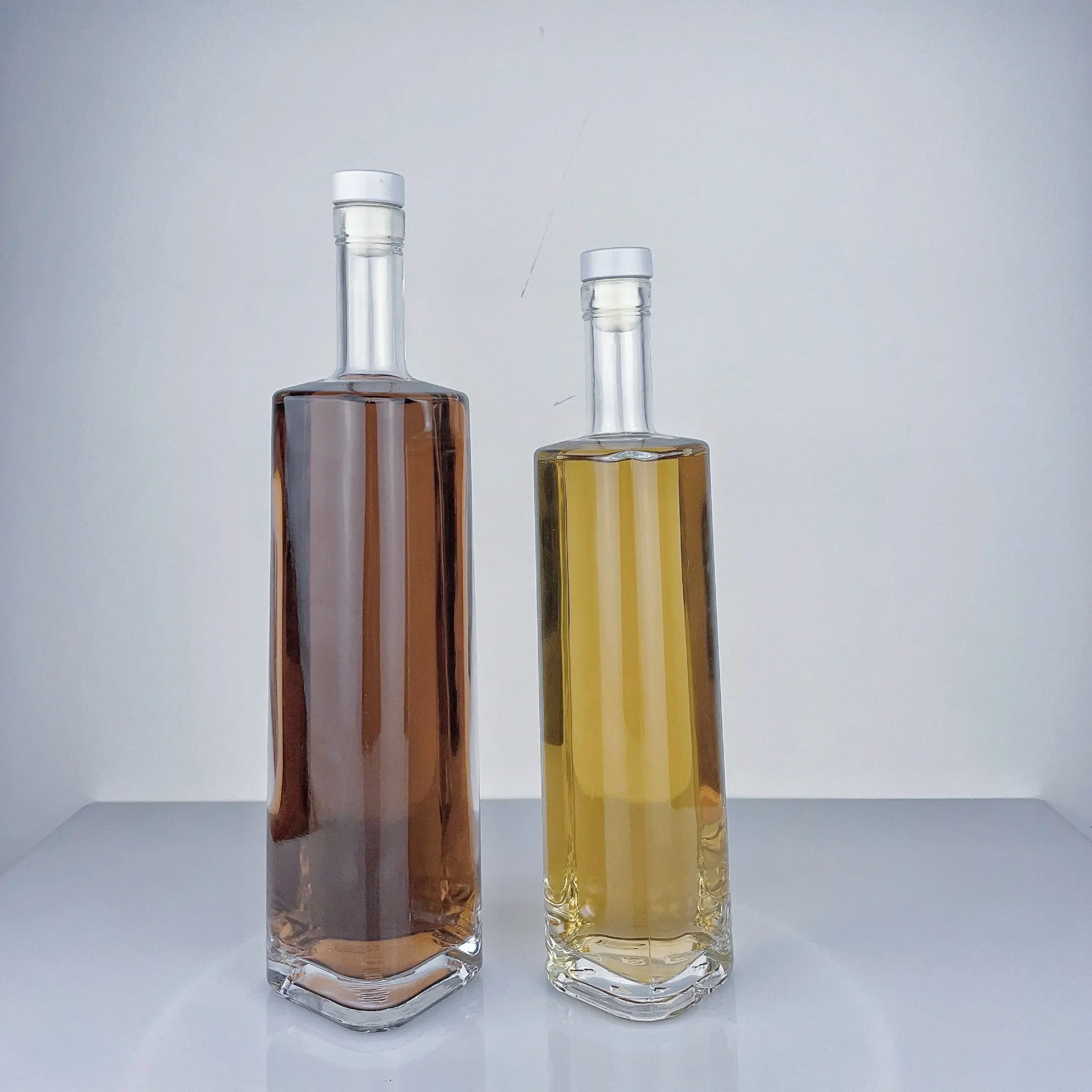 Garrafa de Vidro de 700ml e 1000ml para Whisky, Gin, Brandy e Vodka