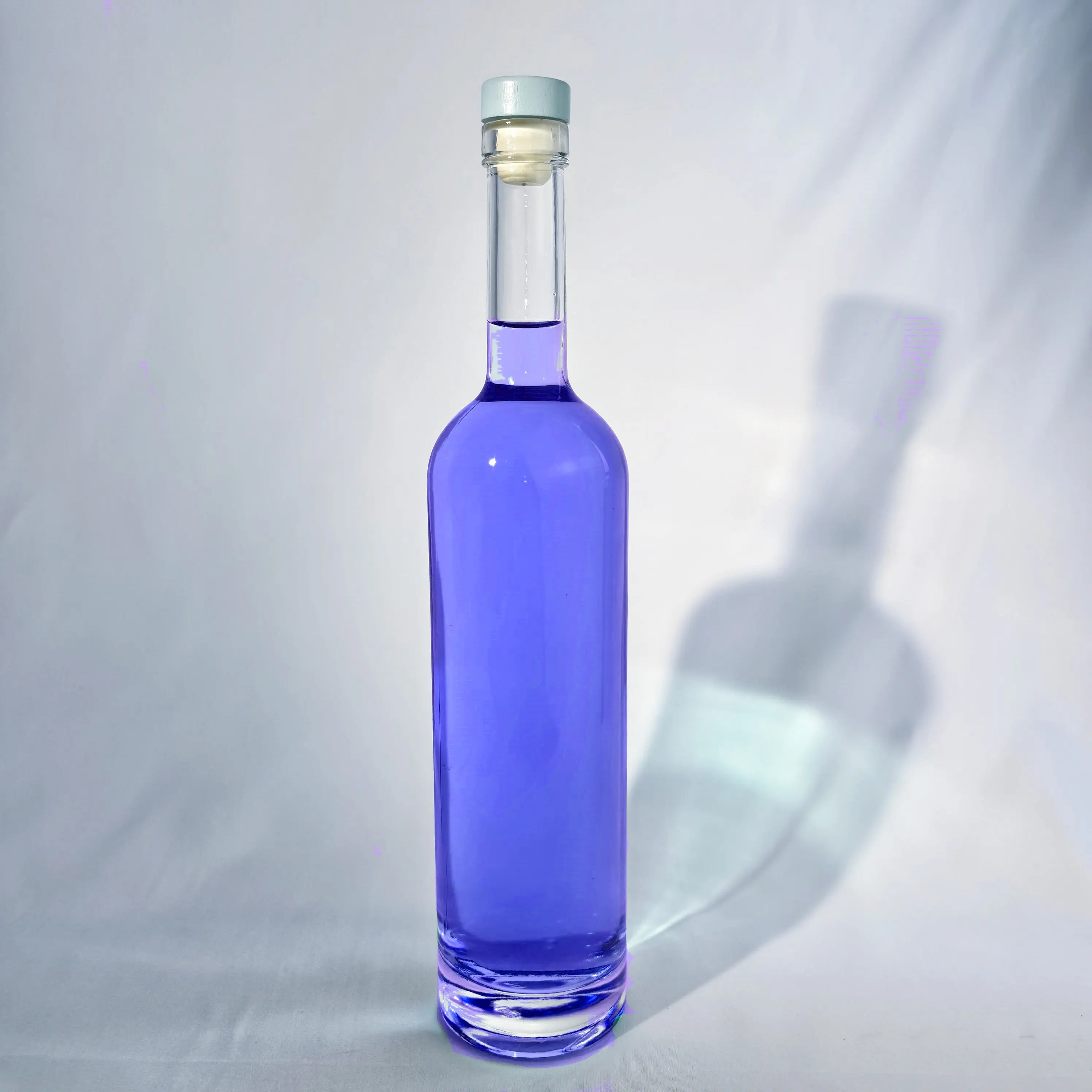 Garrafa de Vidro de 700ml para Vodka e Gin com Bume
